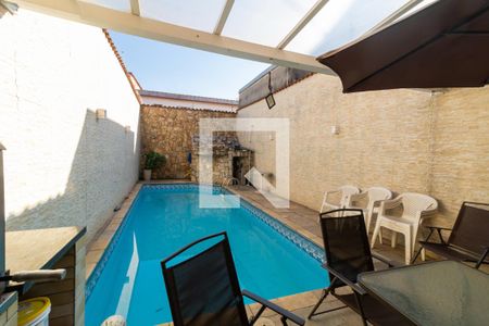 Casa à venda com 400m², 2 quartos e 2 vagas Casa à venda com 400m², 2 quartos e 2 vagasPiscina