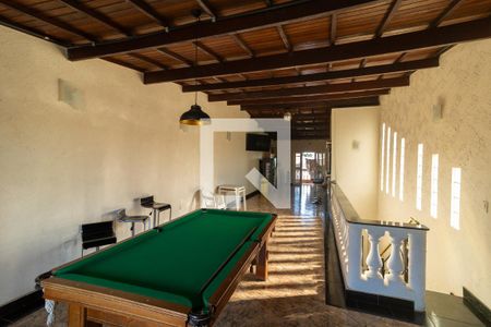Casa à venda com 400m², 2 quartos e 2 vagas Casa à venda com 400m², 2 quartos e 2 vagasSalão de jogos