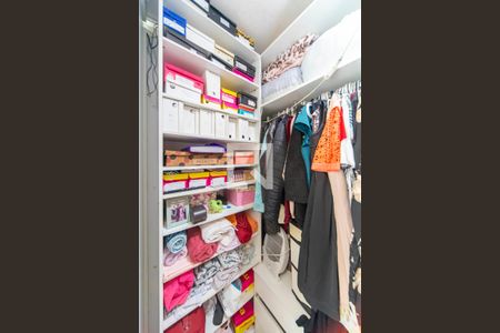 Casa à venda com 111m², 3 quartos e 2 vagas Casa à venda com 111m², 3 quartos e 2 vagasCloset do Quarto 3