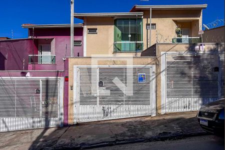 Casa à venda com 111m², 3 quartos e 2 vagas Casa à venda com 111m², 3 quartos e 2 vagasFachada