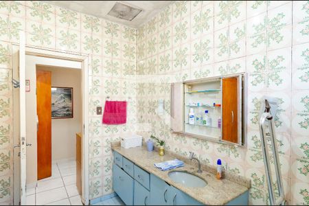 Casa à venda com 275m², 3 quartos e 3 vagas Casa à venda com 275m², 3 quartos e 3 vagasBanheiro Social