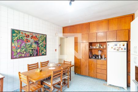 Casa à venda com 275m², 3 quartos e 3 vagas Casa à venda com 275m², 3 quartos e 3 vagasCozinha