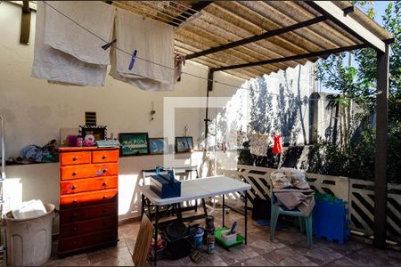 Casa à venda com 275m², 3 quartos e 3 vagas Casa à venda com 275m², 3 quartos e 3 vagasLavanderia