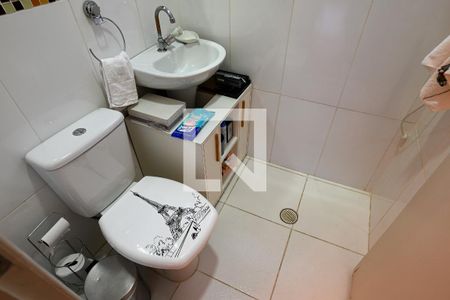 Lavabo de casa para alugar com 4 quartos, 300m² em Aclimação, São Paulo