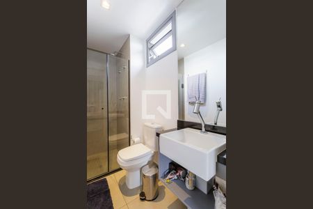 Banheiro de kitnet/studio para alugar com 1 quarto, 28m² em Indianópolis, São Paulo