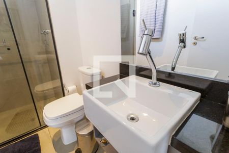 Banheiro de kitnet/studio para alugar com 1 quarto, 28m² em Indianópolis, São Paulo