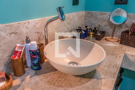 Casa de condomínio para alugar com 360m², 4 quartos e 3 vagas Casa de condomínio para alugar com 360m², 4 quartos e 3 vagasBanheiro 2 da Suíte