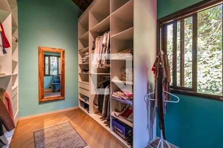 Casa de condomínio para alugar com 360m², 4 quartos e 3 vagas Casa de condomínio para alugar com 360m², 4 quartos e 3 vagasCloset da Suíte