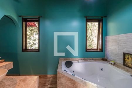 Casa de condomínio para alugar com 360m², 4 quartos e 3 vagas Casa de condomínio para alugar com 360m², 4 quartos e 3 vagasBanheiro 2 da Suíte