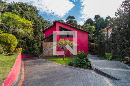 Casa de condomínio para alugar com 360m², 4 quartos e 3 vagas Casa de condomínio para alugar com 360m², 4 quartos e 3 vagasFachada