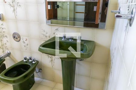 Casa à venda com 544m², 5 quartos e 5 vagasBanheiro 2