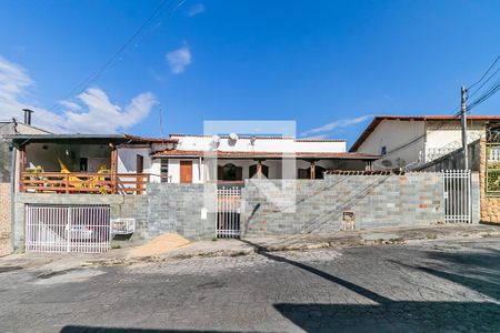Casa à venda com 724m², 8 quartos e 2 vagasFachada