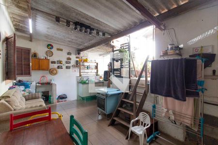 Casa à venda com 252m², 6 quartos e 3 vagasCasa 2 Área de Serviço