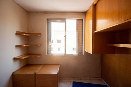 Quarto 2 de apartamento para alugar com 2 quartos, 40m² em Conjunto Residencial José Bonifácio, São Paulo
