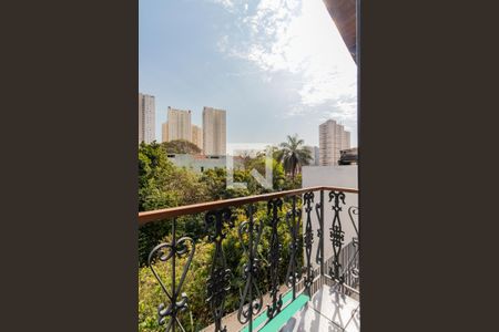 Casa à venda com 220m², 3 quartos e 3 vagas Casa à venda com 220m², 3 quartos e 3 vagasQuarto 3 - Suíte - Varanda