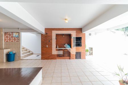 Casa à venda com 220m², 3 quartos e 3 vagas Casa à venda com 220m², 3 quartos e 3 vagasÁrea comum - Churrasqueira