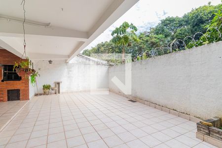 Casa à venda com 220m², 3 quartos e 3 vagas Casa à venda com 220m², 3 quartos e 3 vagasQuintal