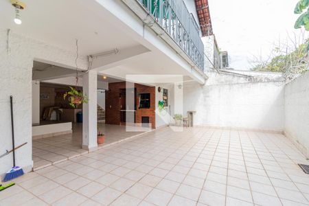 Casa à venda com 220m², 3 quartos e 3 vagas Casa à venda com 220m², 3 quartos e 3 vagasQuintal