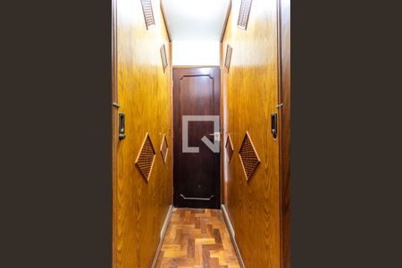 Casa à venda com 220m², 3 quartos e 3 vagas Casa à venda com 220m², 3 quartos e 3 vagasQuarto 1 - Armários