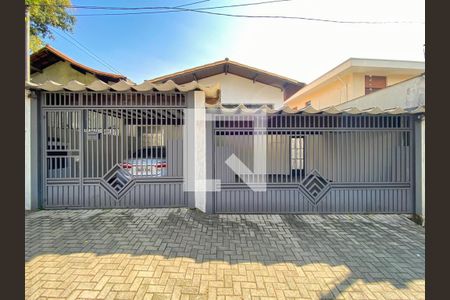 Casa à venda com 220m², 3 quartos e 3 vagas Casa à venda com 220m², 3 quartos e 3 vagasFachada