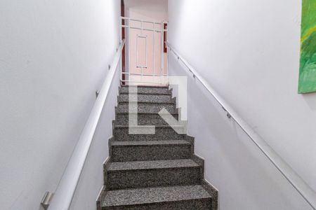 Escada de casa para alugar com 3 quartos, 120m² em Piratininga, Osasco