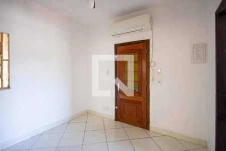 Sala de casa para alugar com 3 quartos, 1080m² em Amendoeira, São Gonçalo