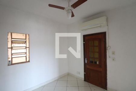 Sala de casa para alugar com 3 quartos, 1080m² em Amendoeira, São Gonçalo