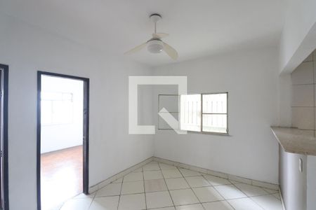 Sala 2 de casa para alugar com 3 quartos, 1080m² em Amendoeira, São Gonçalo