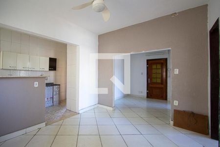 Sala de casa para alugar com 3 quartos, 1080m² em Amendoeira, São Gonçalo