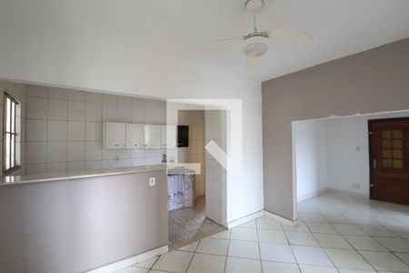 sala  de casa para alugar com 3 quartos, 1080m² em Amendoeira, São Gonçalo