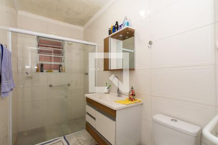 Casa à venda com 210m², 4 quartos e 3 vagasBanheiro piso inferior