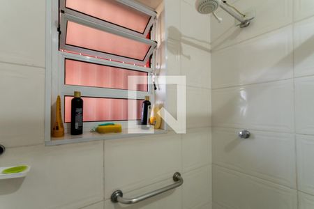Casa à venda com 210m², 4 quartos e 3 vagasBanheiro piso inferior