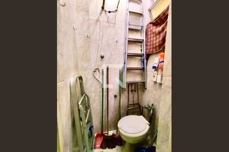 Apartamento à venda com 69m², 2 quartos e sem vagaBanheiro serviço 