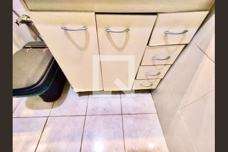 Apartamento à venda com 69m², 2 quartos e sem vagaBanheiro social 