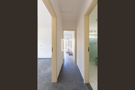 Corredor Dormitórios de casa para alugar com 3 quartos, 150m² em Vila Scarpelli, Santo André