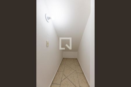 Espaço Escada de casa para alugar com 3 quartos, 150m² em Vila Scarpelli, Santo André