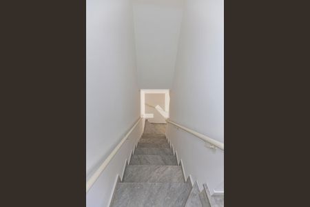 Escada Dormitórios de casa para alugar com 3 quartos, 150m² em Vila Scarpelli, Santo André