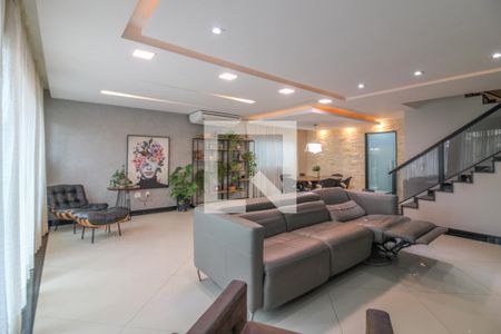 Sala de casa de condomínio à venda com 4 quartos, 300m² em Vargem Pequena, Rio de Janeiro