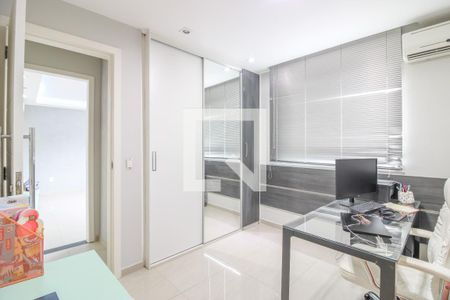 Casa de condomínio à venda com 300m², 4 quartos e 1 vagaQuarto