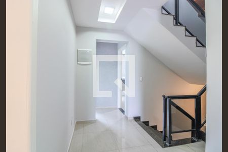 Casa de condomínio à venda com 300m², 4 quartos e 1 vagaCorredor