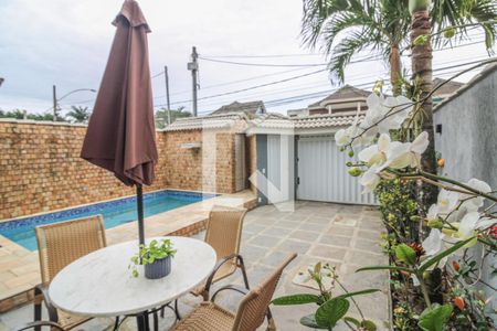 Casa de condomínio à venda com 300m², 4 quartos e 1 vagaÁrea externa