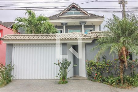 Casa de condomínio à venda com 300m², 4 quartos e 1 vagaFachada