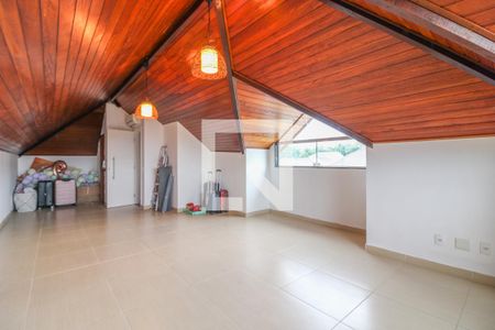 Casa de condomínio à venda com 300m², 4 quartos e 1 vagaSótão