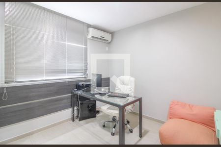 Casa de condomínio à venda com 300m², 4 quartos e 1 vagaQuarto