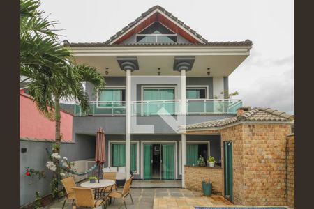 Casa de condomínio à venda com 300m², 4 quartos e 1 vagaÁrea externa