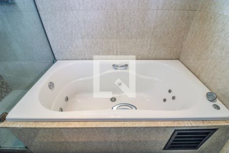 Casa de condomínio à venda com 300m², 4 quartos e 1 vagaSuíte 1 Master - Banheiro