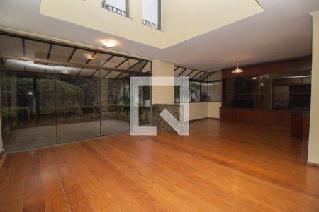 Sala de casa à venda com 5 quartos, 350m² em City América, São Paulo