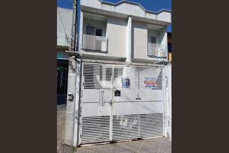 Casa à venda com 150m², 3 quartos e 2 vagas Casa à venda com 150m², 3 quartos e 2 vagasFachada