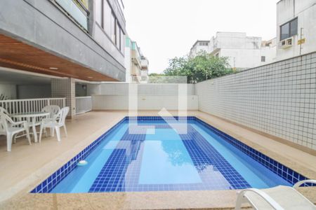 Apartamento à venda com 260m², 5 quartos e 4 vagas Apartamento à venda com 260m², 5 quartos e 4 vagasÁrea comum - Piscina