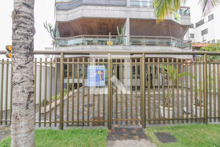 Apartamento à venda com 260m², 5 quartos e 4 vagas Apartamento à venda com 260m², 5 quartos e 4 vagasPlaca Quinto Andar